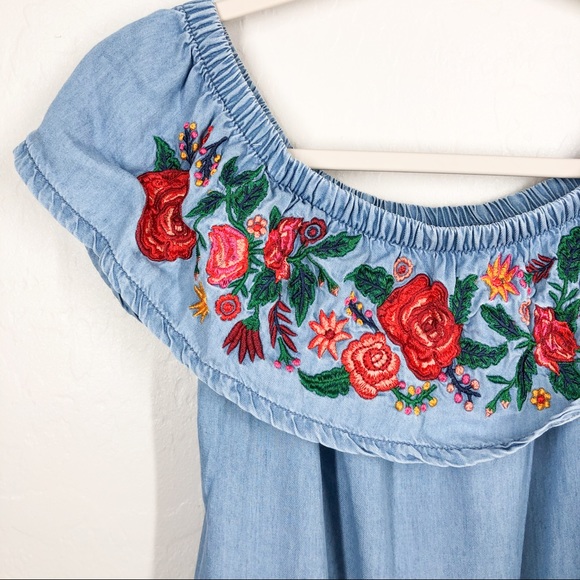 ❌SOLD❌ H&M Embroidered Off The Shoulder Chambray Dress 2 - Picture 3 of 7